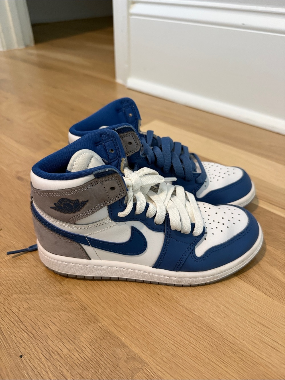 Jordan Kids High-Top Sneakers in Blue, White & Gray